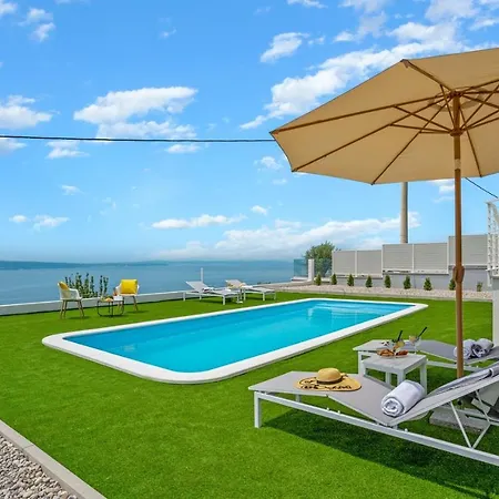 빌라 New 2-bedroom La With Private Heated 33sqm Pool *