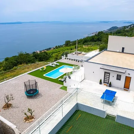 New 2-bedroom La With Private Heated 33sqm Pool 빌라 예세니체