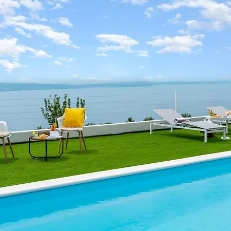 New 2-bedroom La With Private Heated 33sqm Pool 빌라 예세니체