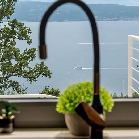 2-bedroom La With Private Heated 33sqm Pool * Jesenice (Split-Dalmatia)