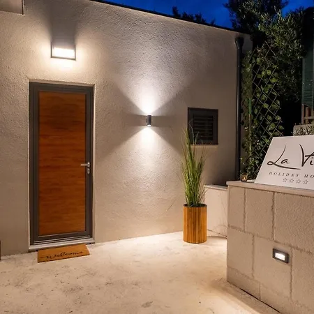 Vila 2-bedroom La With Private Heated 33sqm Pool Jesenice (Split-Dalmatia)