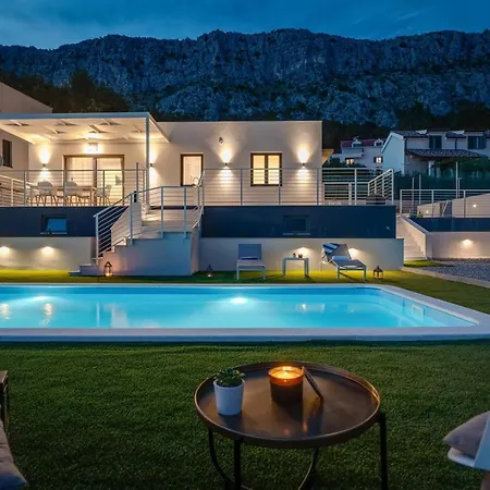 2-bedroom La With Private Heated 33sqm Pool Jesenice (Split-Dalmatia)