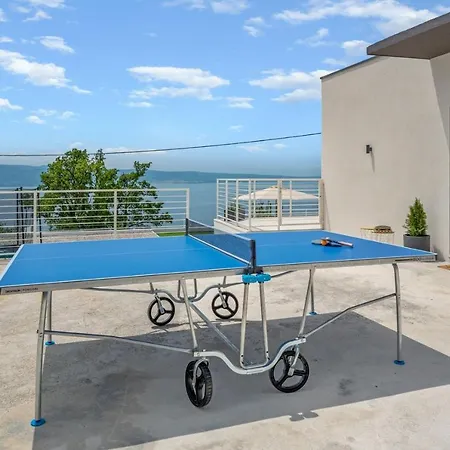 2-bedroom La With Private Heated 33sqm Pool * Jesenice (Split-Dalmatia)