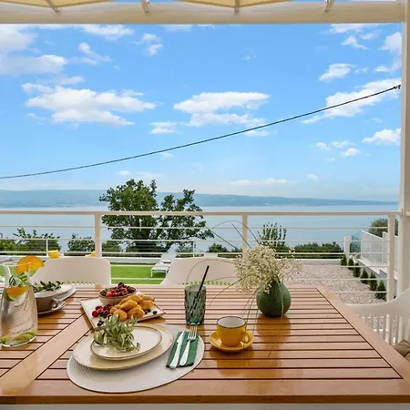 2-bedroom La With Private Heated 33sqm Pool *