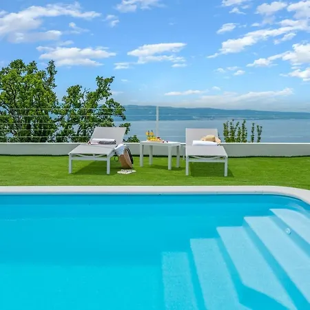 빌라 New 2-bedroom La With Private Heated 33sqm Pool