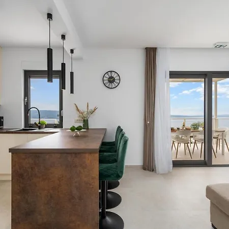 2-bedroom La With Private Heated 33sqm Pool