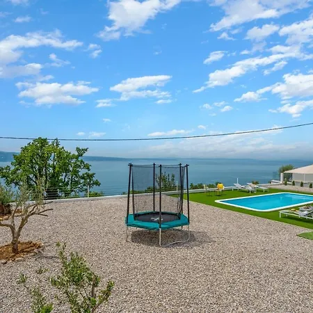 Vila 2-bedroom La With Private Heated 33sqm Pool Jesenice (Split-Dalmatia)
