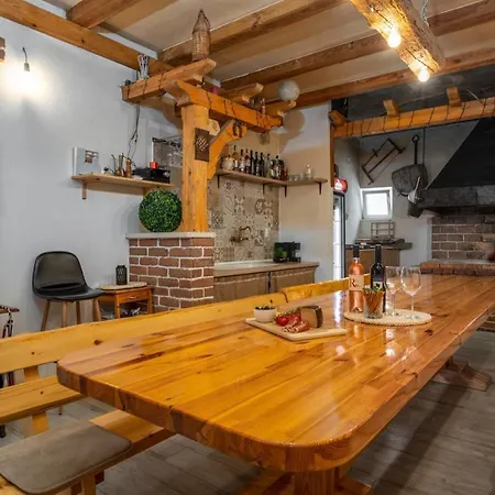 2-bedroom La With Private Heated 33sqm Pool Jesenice (Split-Dalmatia)